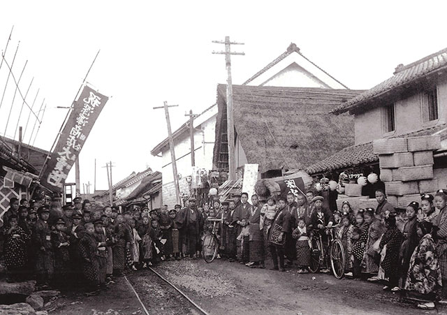 大正３年正月の水口屋の初売りの写真