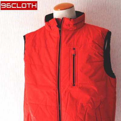 オシャレに防寒対策!中綿入り赤ベスト